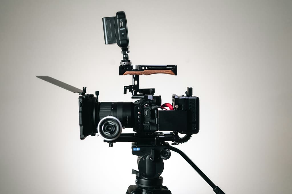 Manfrotto 504X Fluid Head Tripod Kit (representative stock photo)